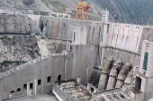 李家峽電站主廠房屋面上下游排水溝及2號機屋面防水層維修處理